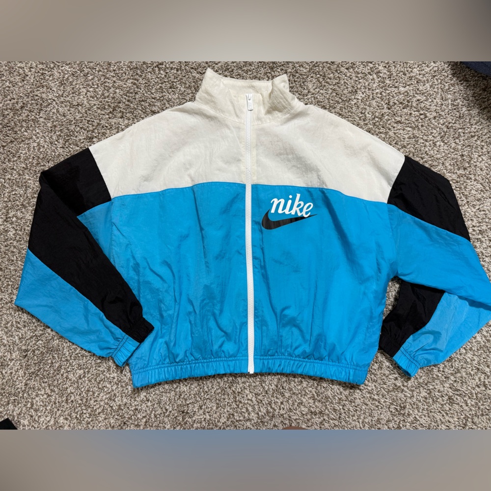 Vintage Nike cropped windbreaker